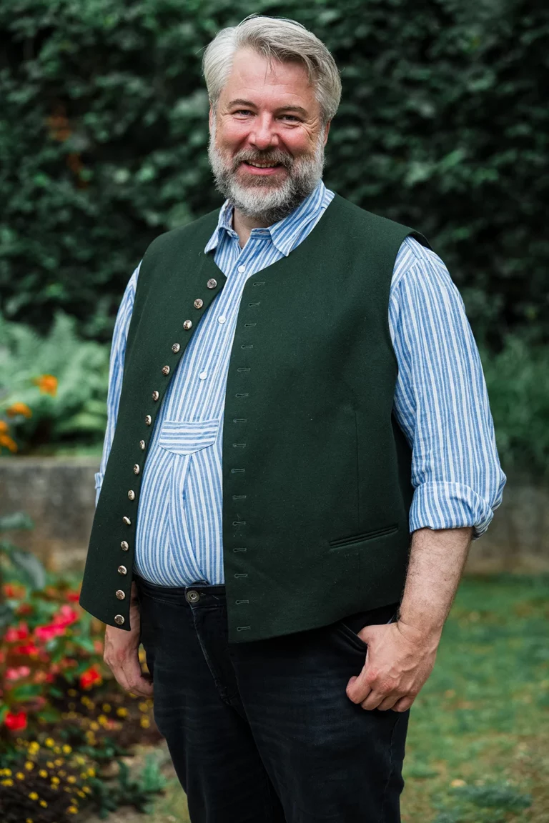 In einem neuen Radiospot ruft Dieter Fischer dazu auf, das zukünftige Kinderhospiz St. Martin in Polling zu unterstützen.